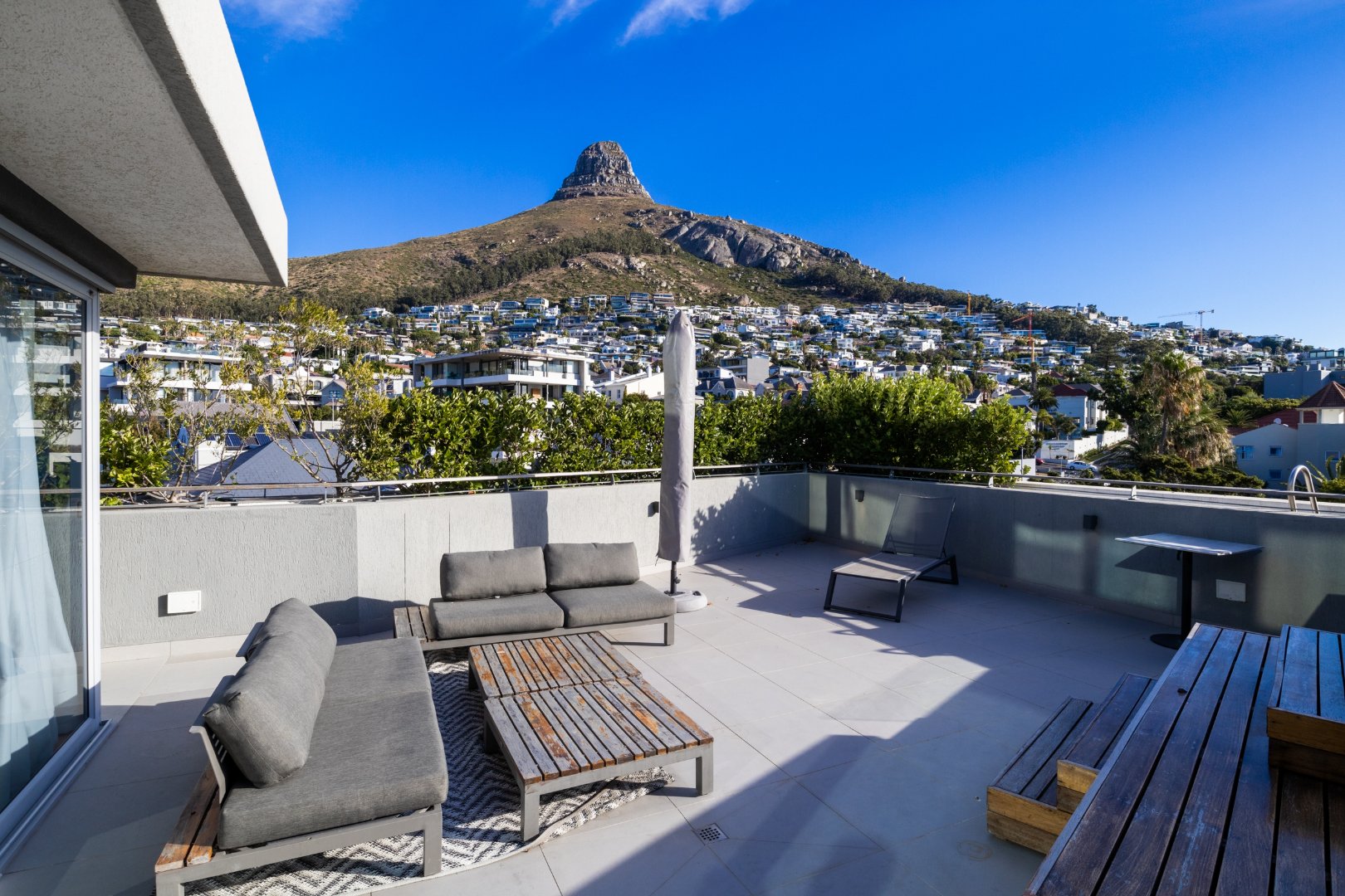 To Let 3 Bedroom Property for Rent in Sea Point Western Cape